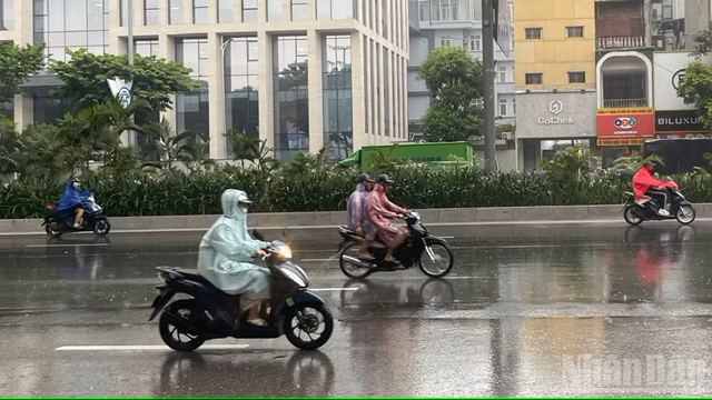 Thời tiết ngày 29/7: Mưa rào và dông bao trùm nhiều nơi trên cả nước, Hà Nội sáng có mưa to