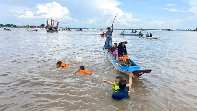 Khai hội mùa nước nổi ở vùng biên giới Hồng Ngự