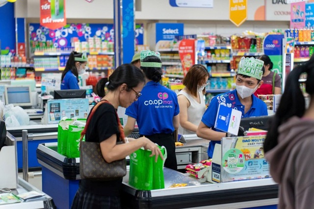 Hàng nghìn gia đình Việt đến Co.opmart trải nghiệm đại sứ xanh