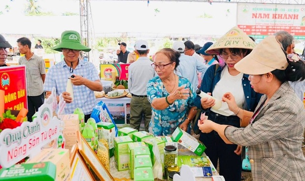 Gắn sản phẩm OCOP vào “ giỏ hàng” du lịch