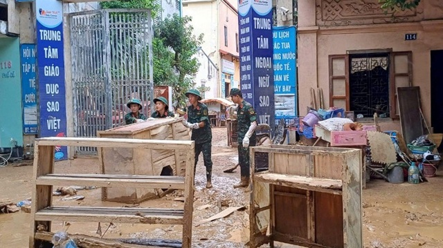 Sẻ chia với đồng bào vùng lũ lụt