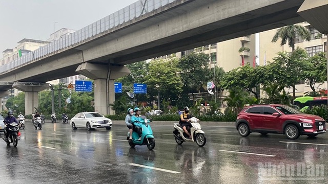 Thời tiết ngày 30/10: Bắc Bộ có mưa rào rải rác, Trung Bộ có mưa vừa, mưa to, cục bộ có nơi mưa rất to