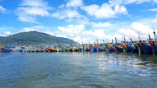 Thời tiết ngày 6/11: Hà Nội nắng ấm; miền trung đón bão số 13, mưa to đến rất to