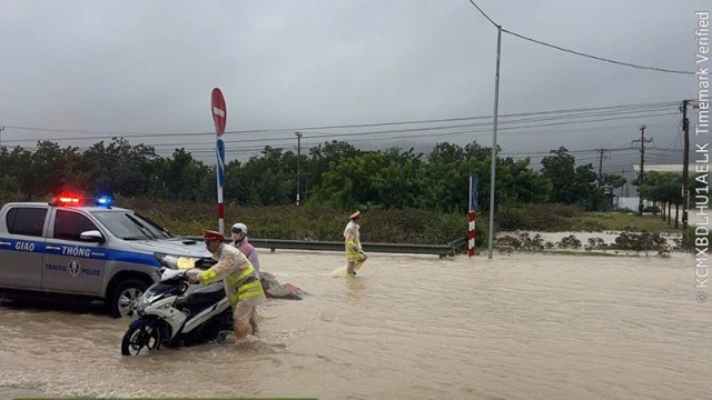 Mưa lũ diễn biến phức tạp, nhiều tuyến quốc lộ ở Nam Trung Bộ-Tây Nguyên tắc nghẽn