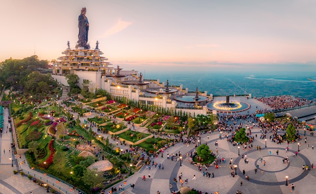 7 tháng đầu năm 2025, núi Bà Đen cán mốc 4 triệu lượt khách