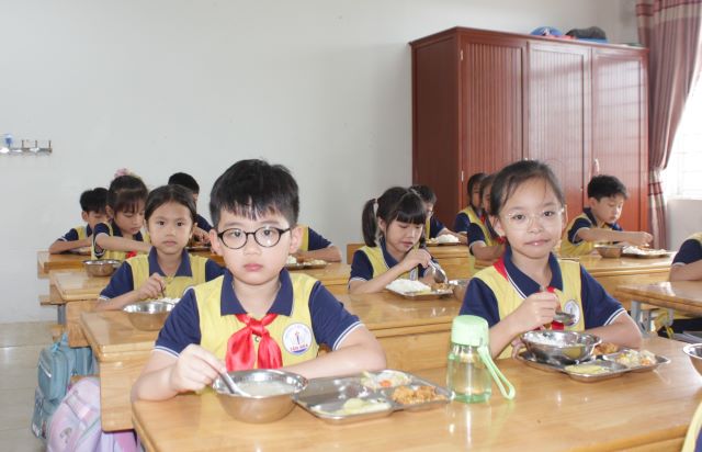Xã Hưng Đạo: Thiết thực quan tâm, chỉ đạo nâng cao hiệu quả công tác bảo đảm ATTP bếp ăn bán trú trường học