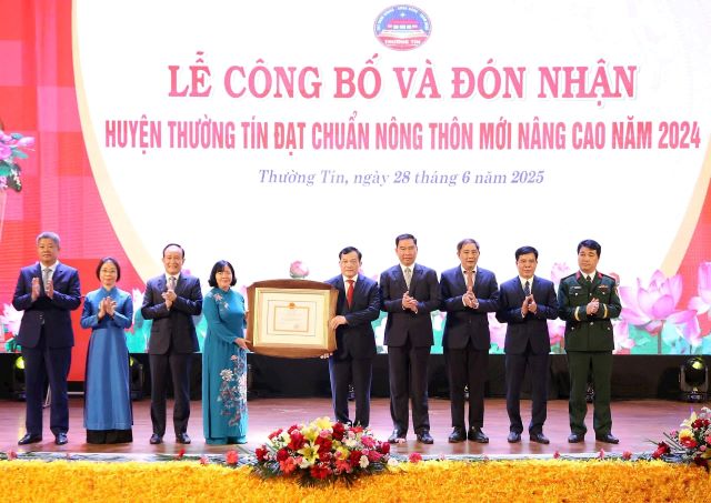 Huyện Thường Tín đón nhận danh hiệu huyện đạt chuẩn nông thôn mới nâng cao
