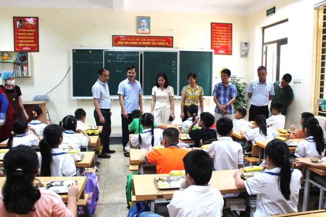 Xã Thạch Thất thành lập 3 đoàn kiểm tra công tác tổ chức bữa ăn bán trú tại các trường tiểu học