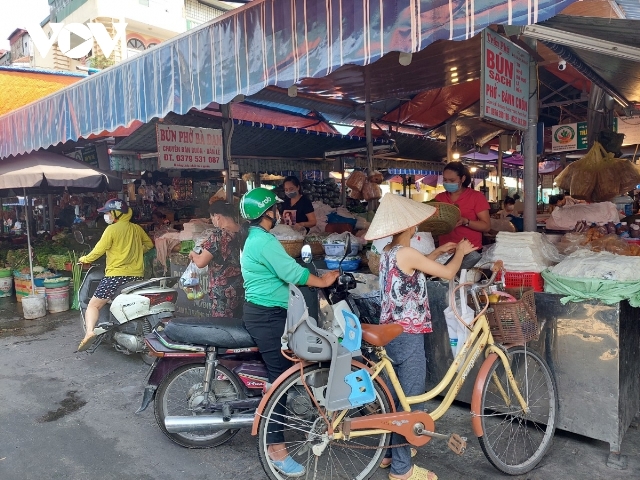 Giá hàng hóa tại chợ dân sinh tăng do vận chuyển hàng khó khăn